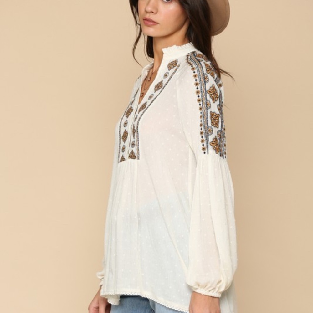 Last 1! NWT Crinkle Dot Embroidered Top - Picture 5 of 8